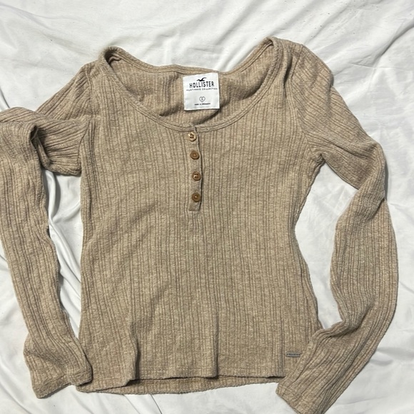 Hollister top - Picture 1 of 3